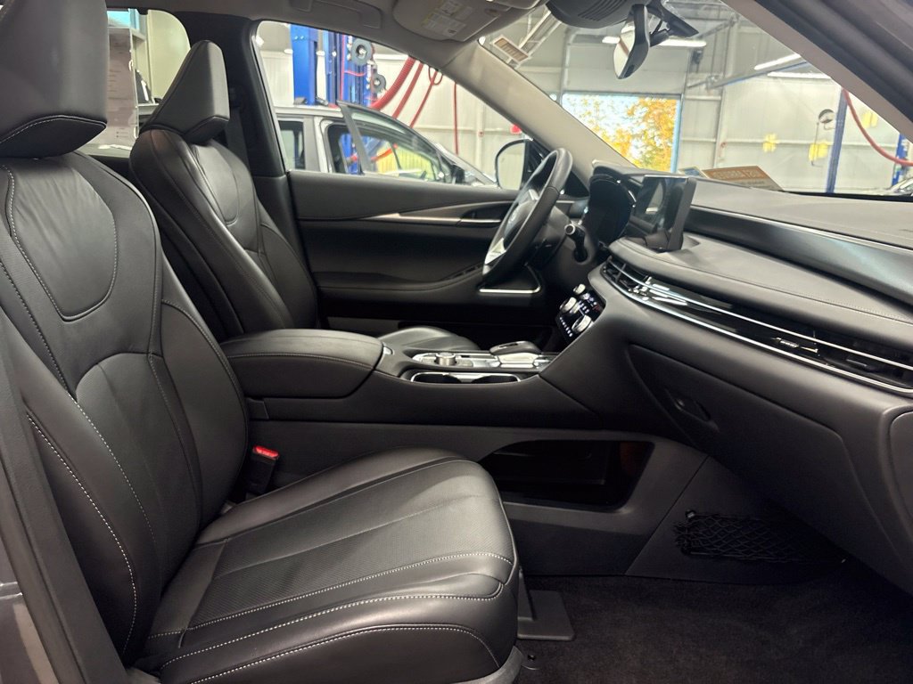 Used 2025 INFINITI QX60 Luxe w/ Cargo Package AWD/4WD image 16