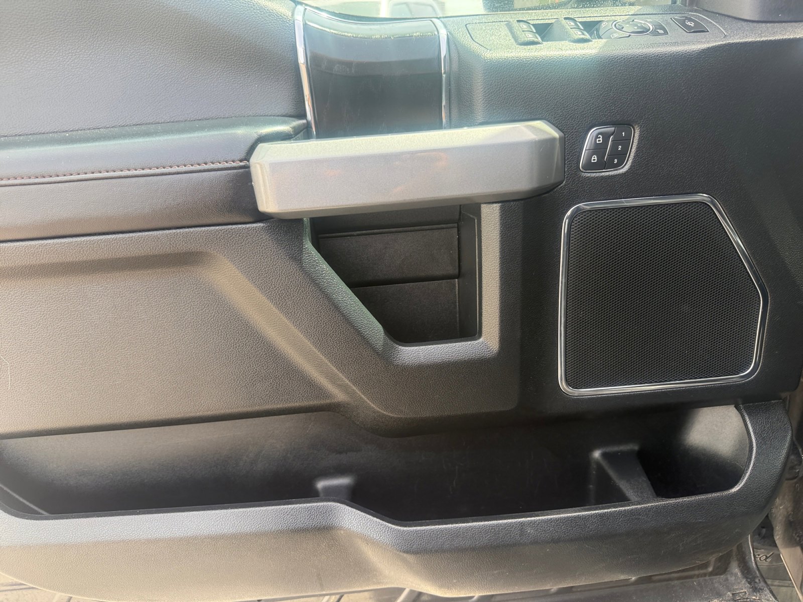 Used 2019 Ford F350 Platinum w/ Platinum Ultimate Package image 14