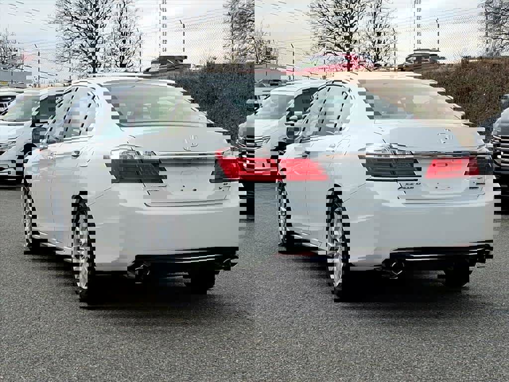 Used 2015 Honda Accord Touring image 3