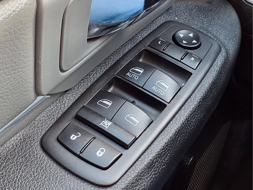 Used 2024 RAM 1500 Classic SLT AWD/4WD image 19