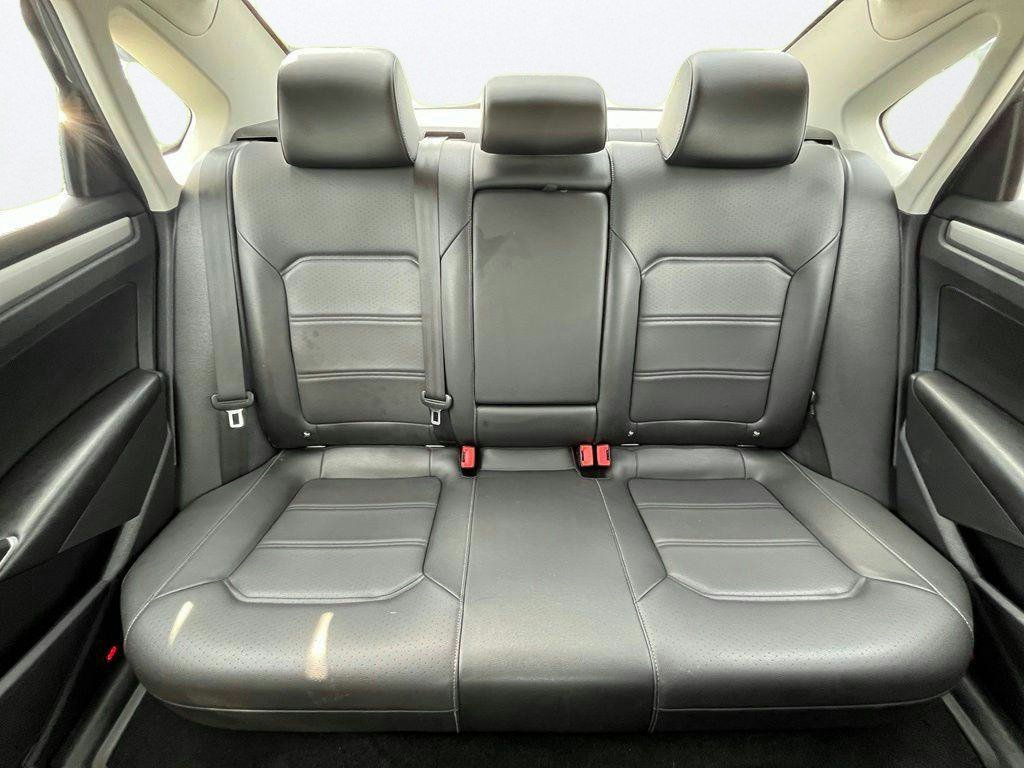 Used 2022 Volkswagen Passat 2.0T SE FWD image 27