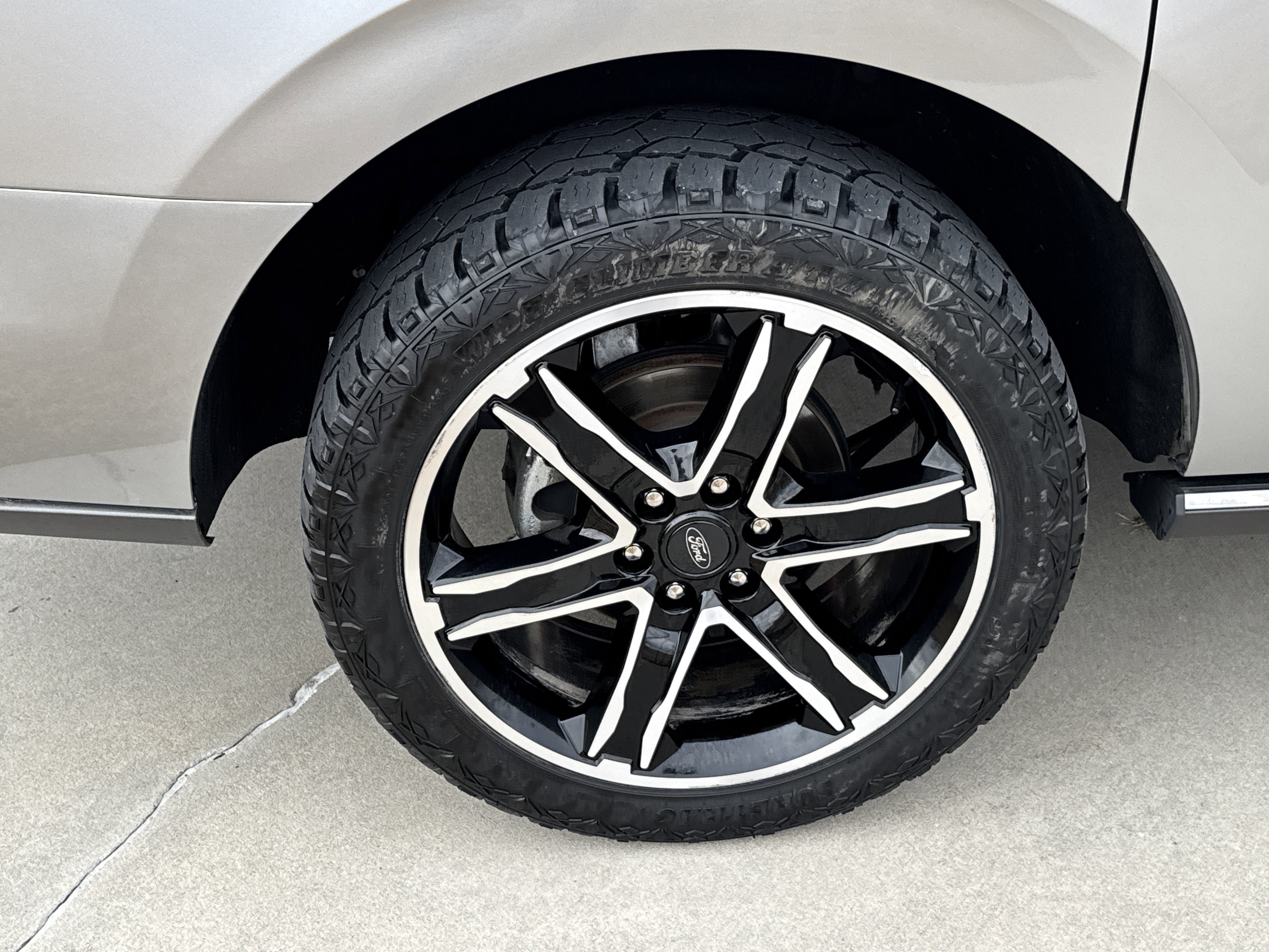 Used 2021 Ford Expedition Max Limited image 12