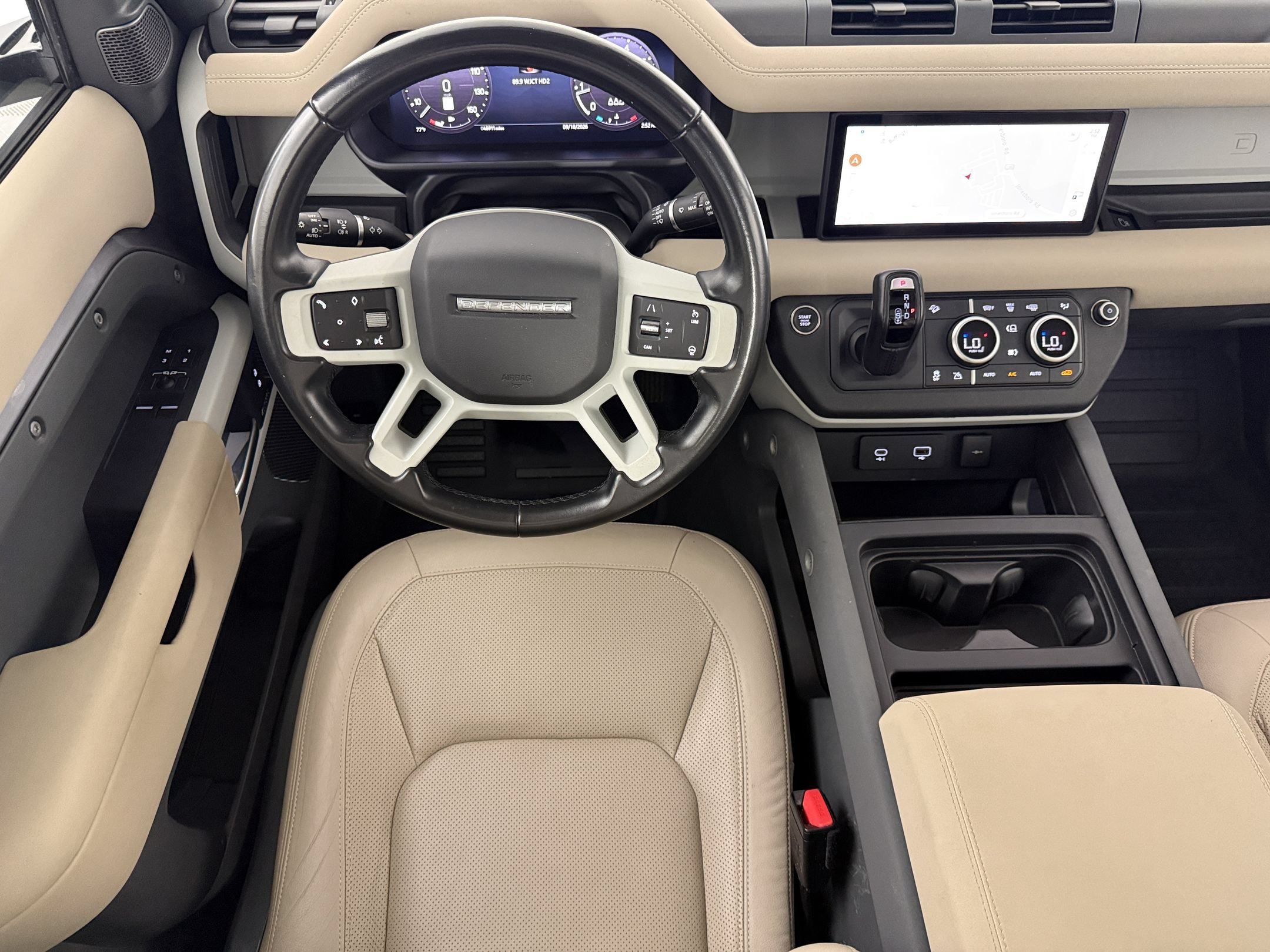 Used 2023 Land Rover Defender 90 SE AWD/4WD image 28