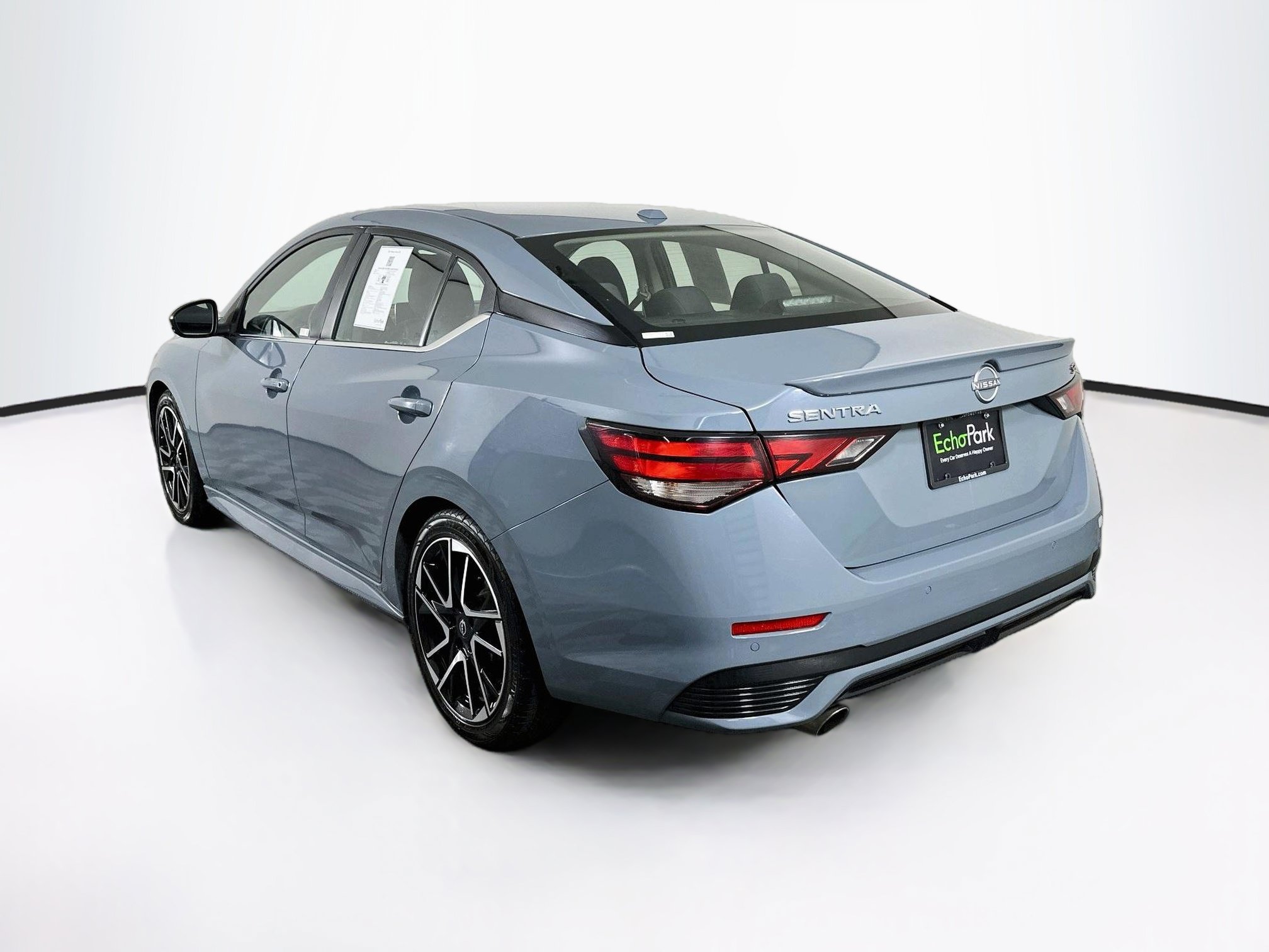 Used 2025 Nissan Sentra SR FWD image 5