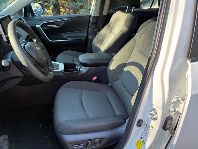 Used 2025 Toyota RAV4 XLE AWD/4WD image 19