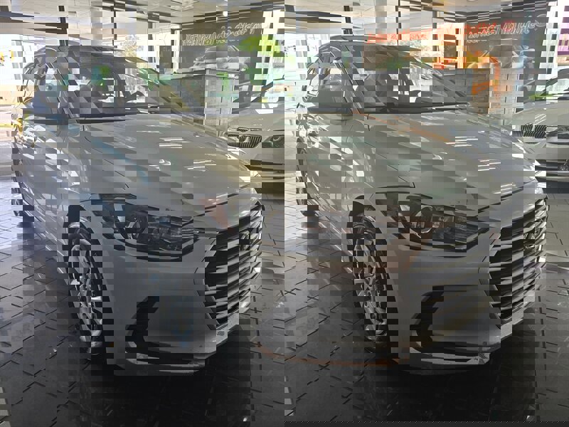 Used 2017 Hyundai Elantra SE image 3