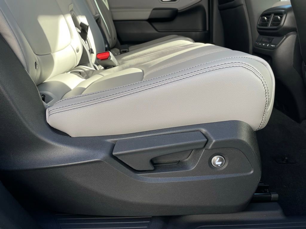 Used 2025 Honda Pilot EX-L image 35