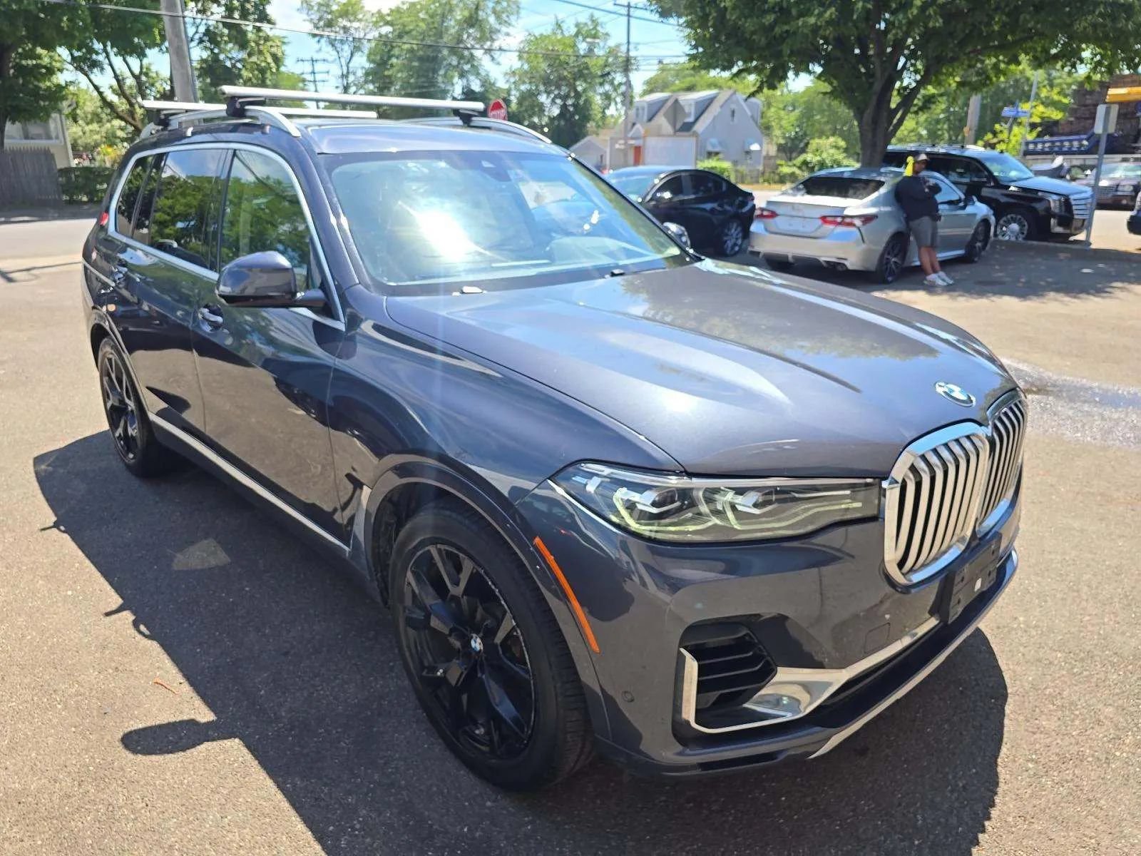 Used 2020 BMW X7 xDrive40i w/ Premium Package AWD/4WD image 3