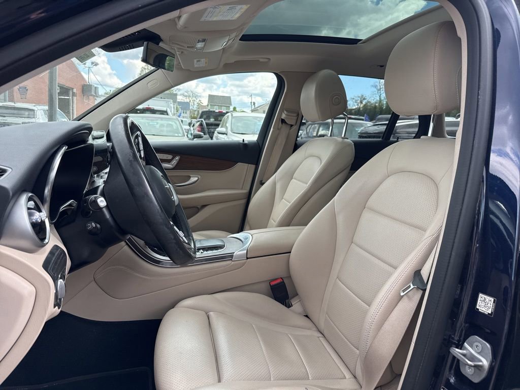 Used 2021 Mercedes-Benz GLC 300 4MATIC image 6