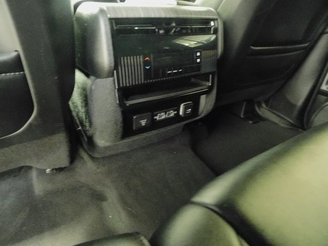 Used 2024 Jeep Wagoneer L Series II w/ Flexible Seating Group image 17