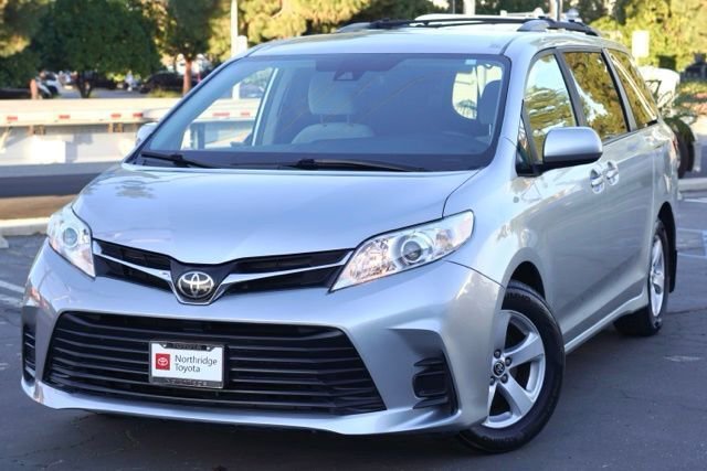 Used 2020 Toyota Sienna LE image 4