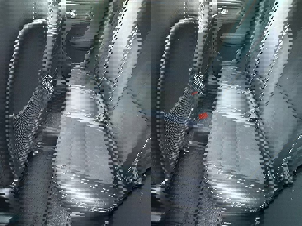 Used 2021 Volvo XC40 T4 R-Design w/ Advanced Package image 13