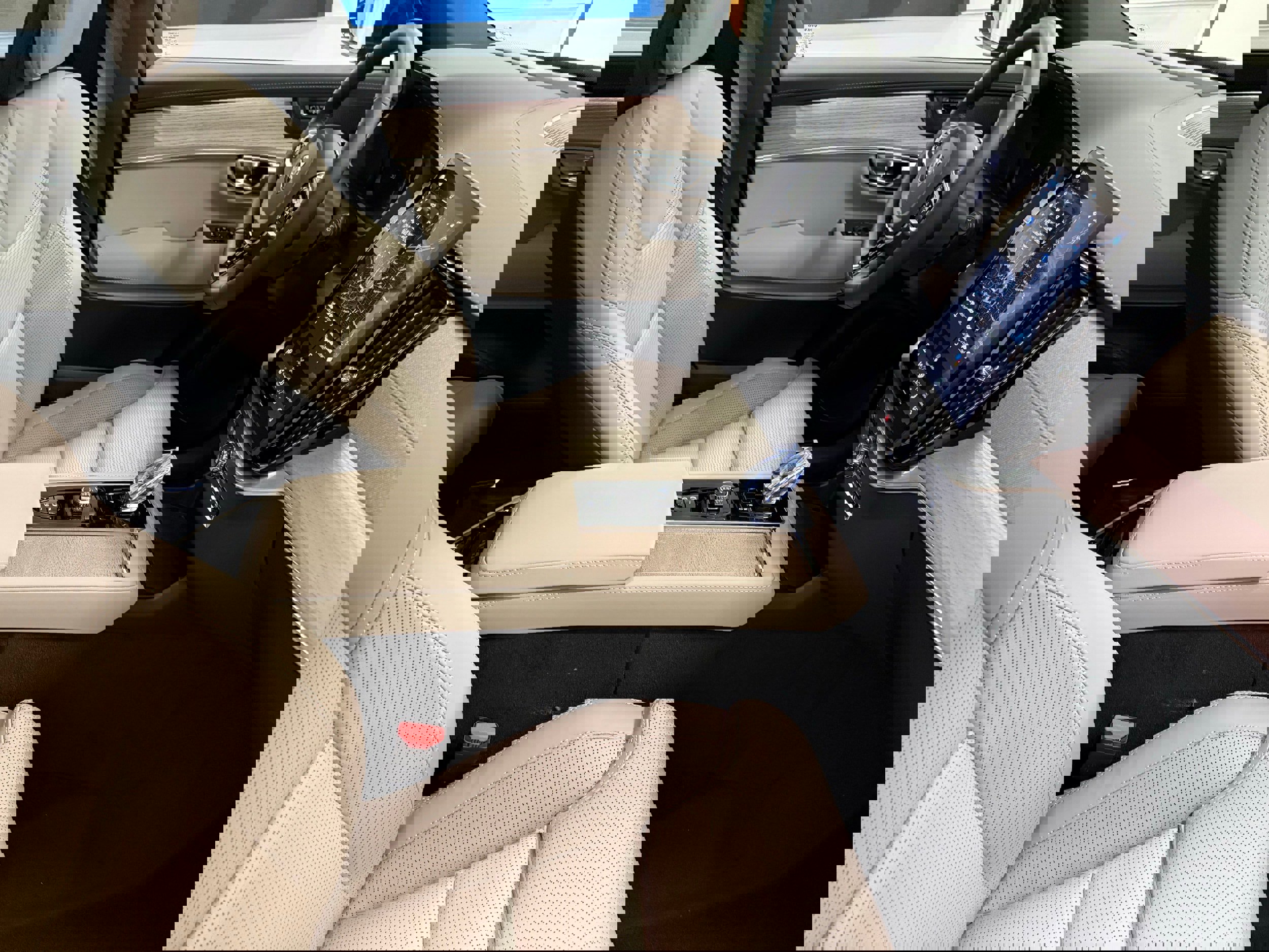 New 2026 Volvo XC90 B6 Ultra w/ Protection Package Premier image 29