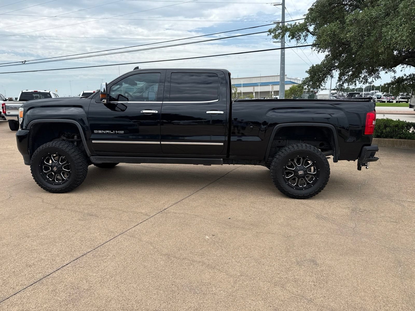 Used 2016 GMC Sierra 2500 Denali w/ Duramax Plus Package AWD/4WD image 4