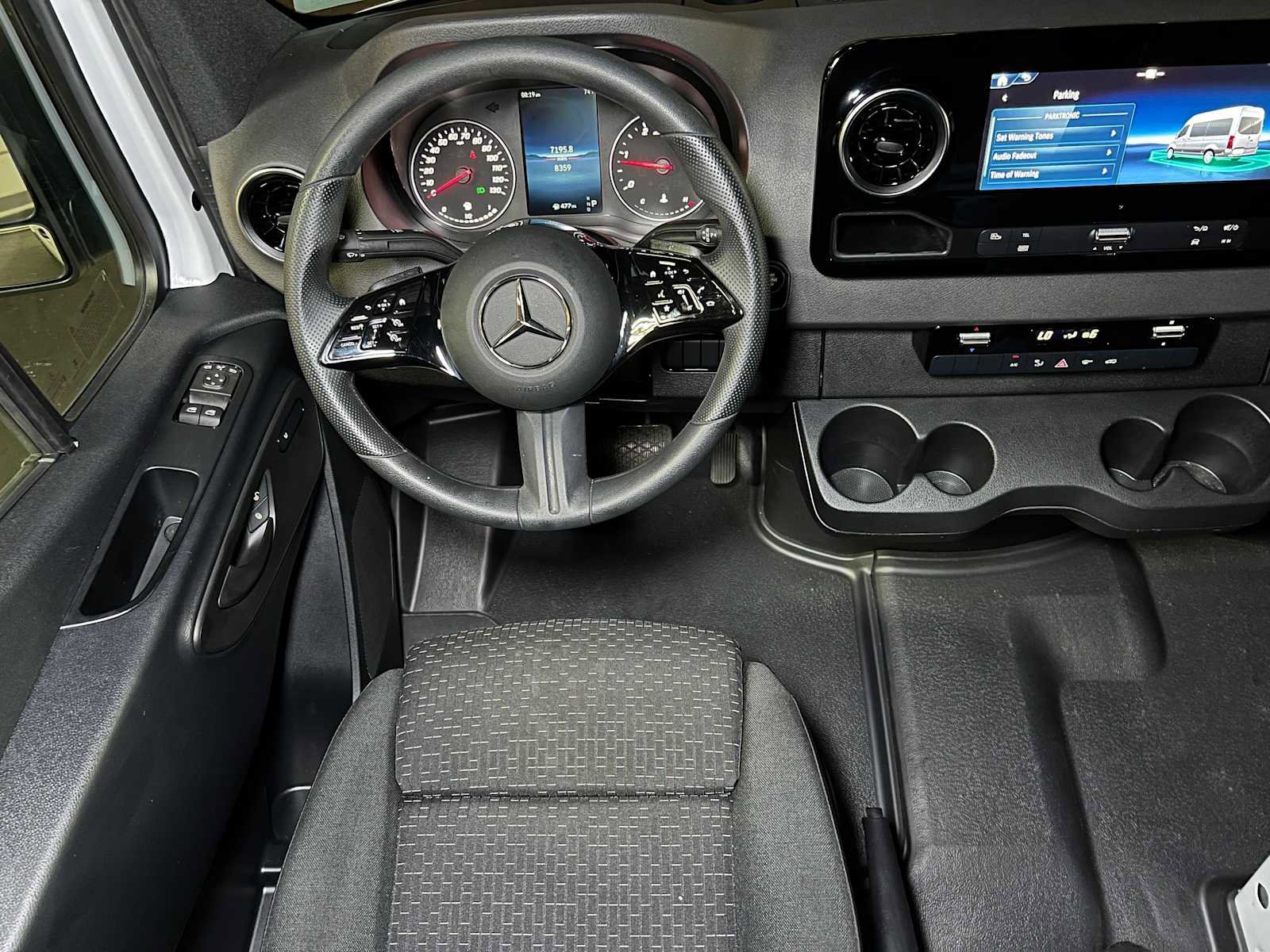 Used 2025 Mercedes-Benz Sprinter 2500 image 31