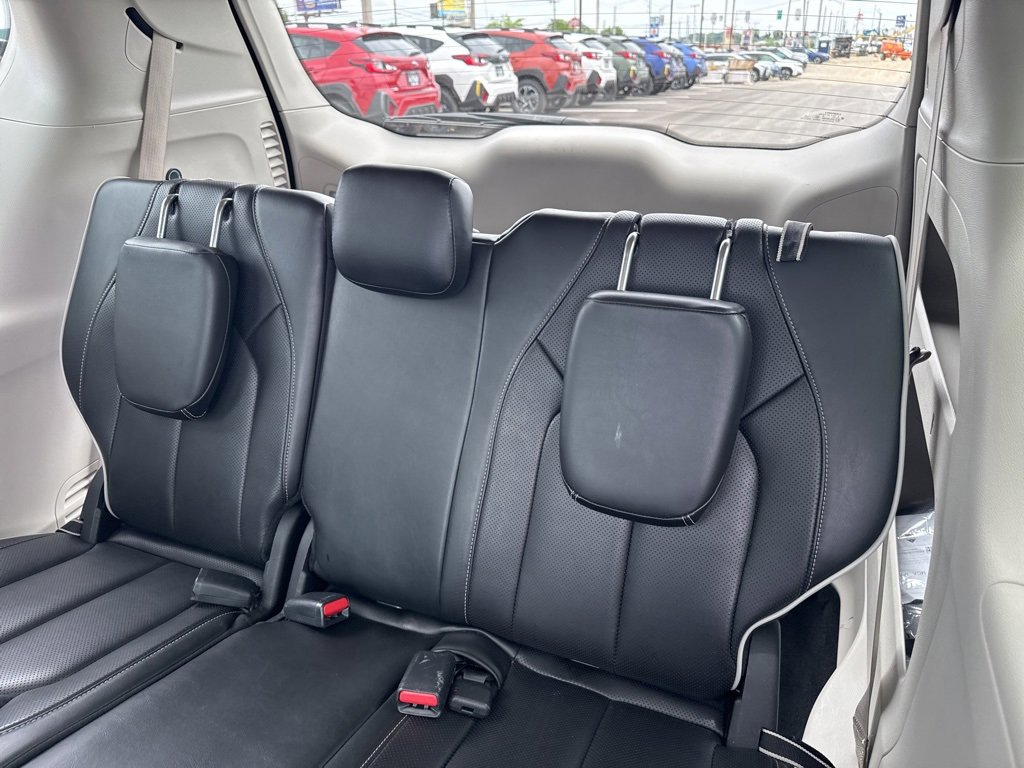 Used 2023 Chrysler Pacifica Limited image 31