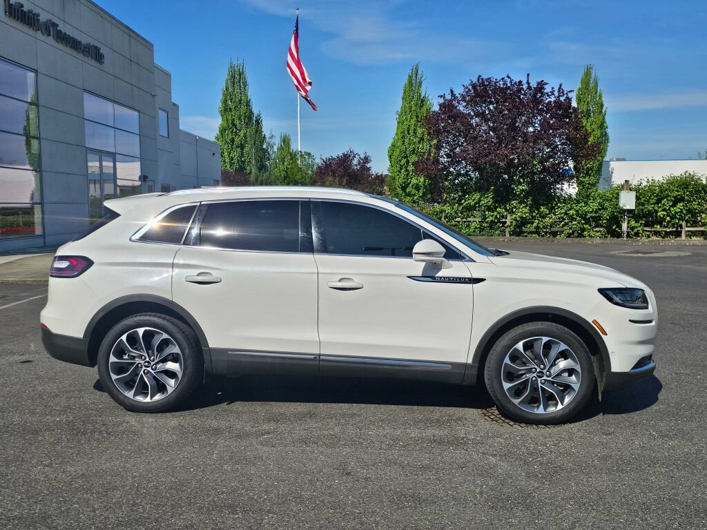 Used 2022 Lincoln Nautilus Reserve w/ Equipment Group 201A AWD/4WD image 8
