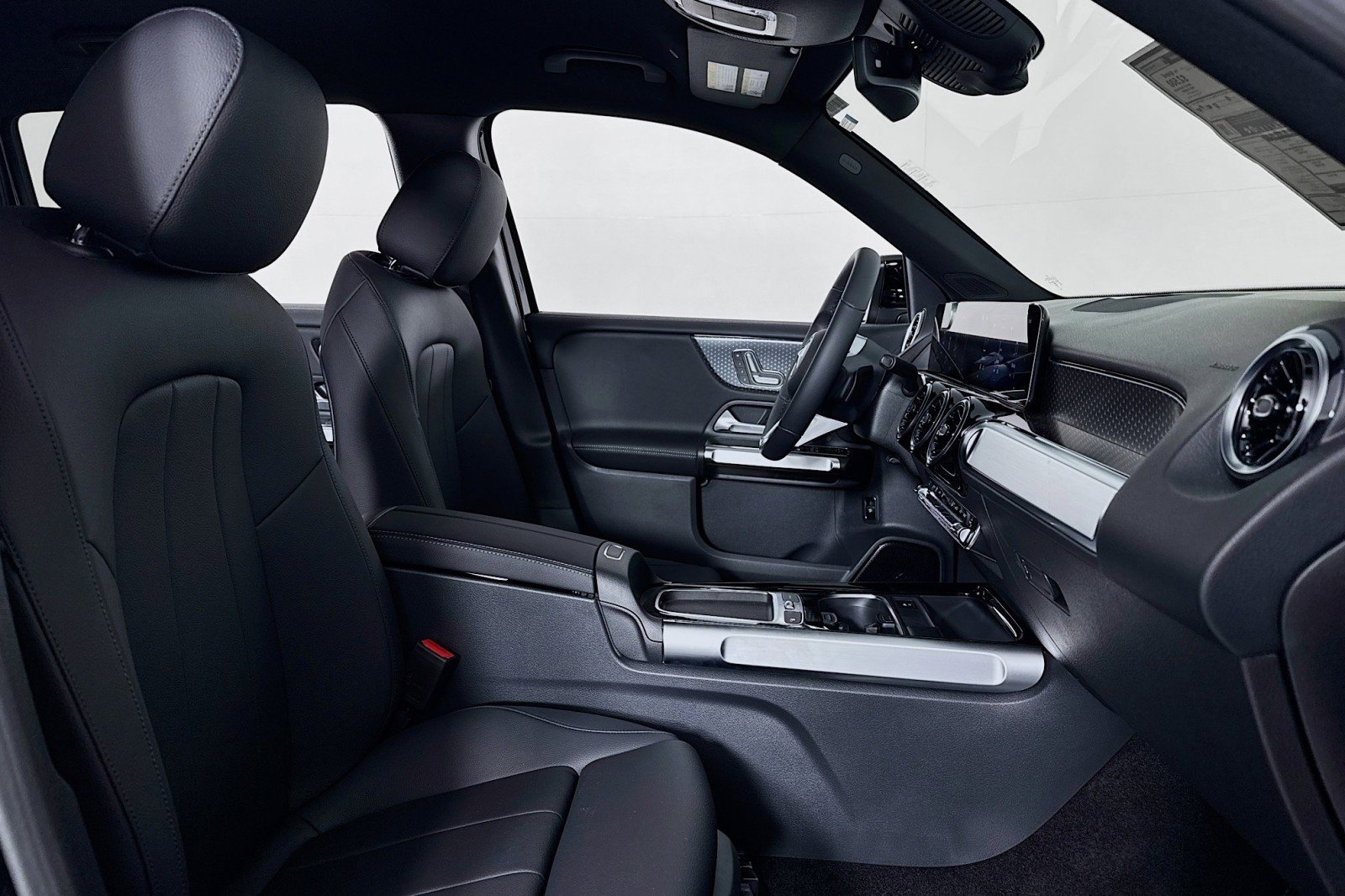 New 2026 Mercedes-Benz GLB 250 image 6