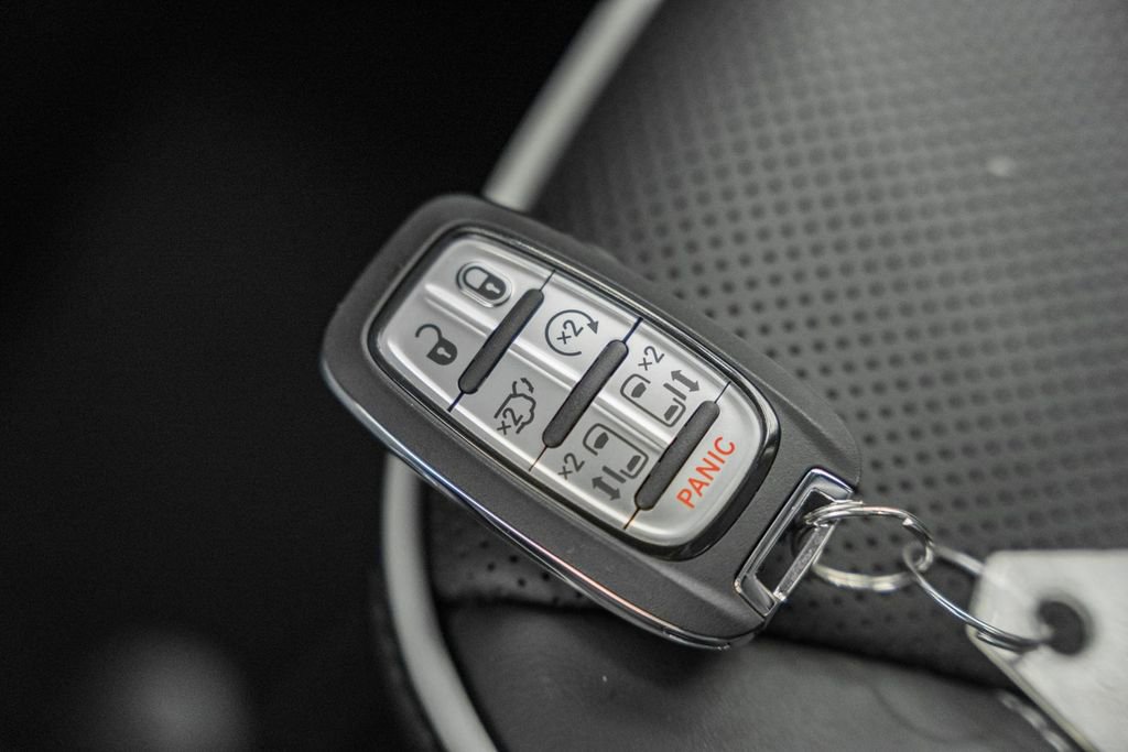 New 2026 Chrysler Pacifica Limited w/ Uconnect Theater Family Group image 43