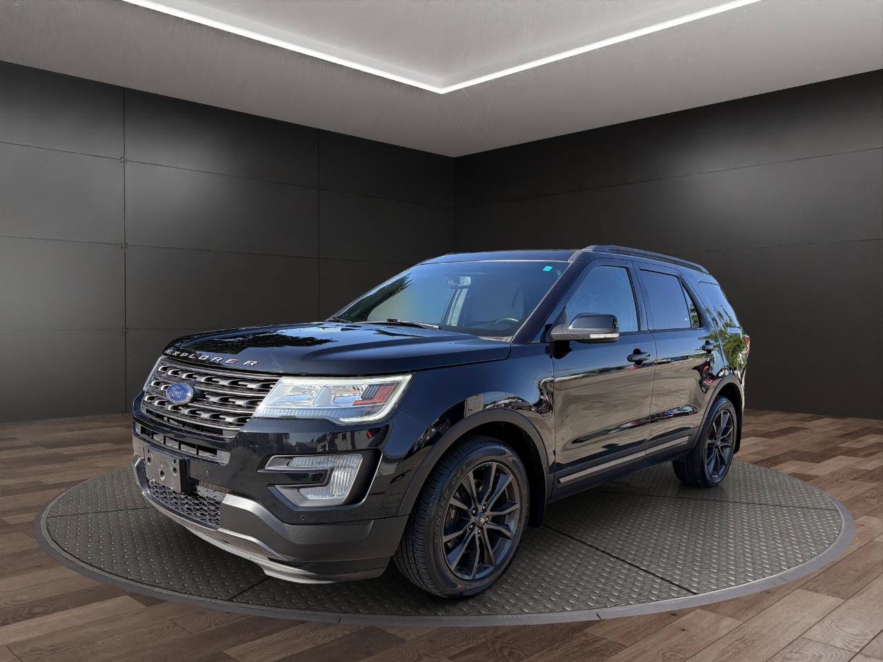 Used 2017 Ford Explorer XLT w/ Equipment Group 202A AWD/4WD image 4