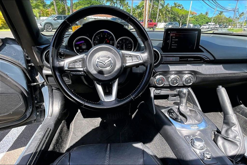 Used 2020 MAZDA MX-5 Miata RF Grand Touring RWD image 5