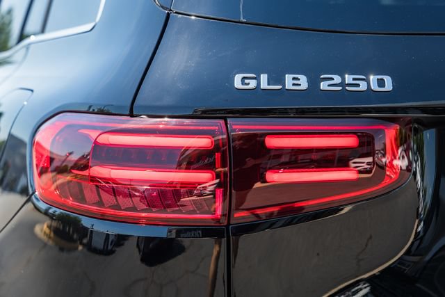 New 2026 Mercedes-Benz GLB 250 4MATIC image 7