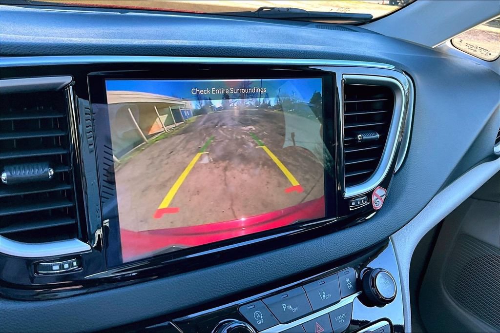 Used 2023 Chrysler Pacifica Touring-L FWD image 30