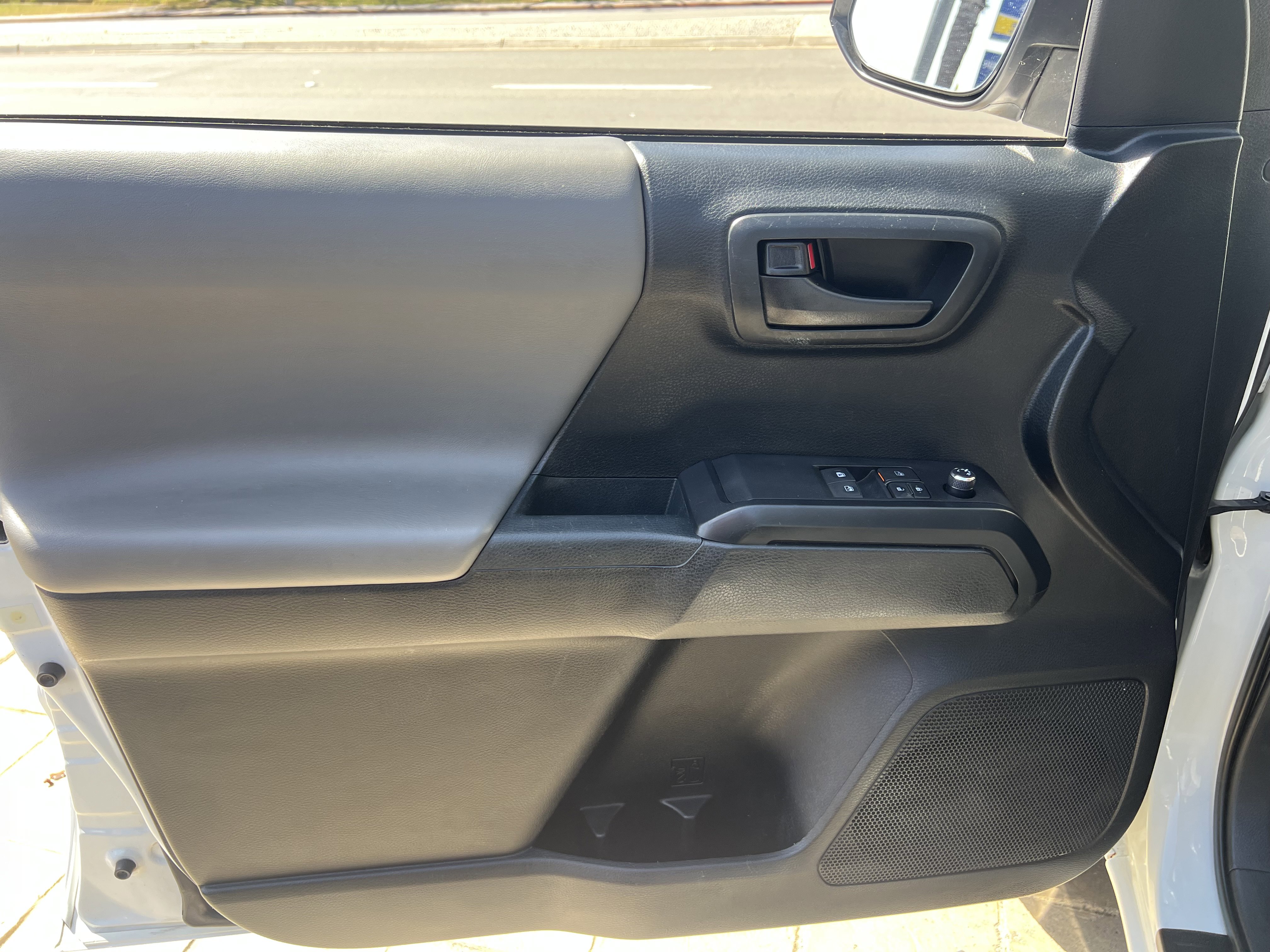 Used 2016 Toyota Tacoma SR RWD image 12