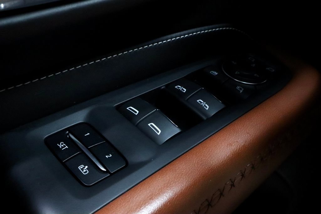 Used 2023 GMC Yukon Denali Ultimate AWD/4WD image 29