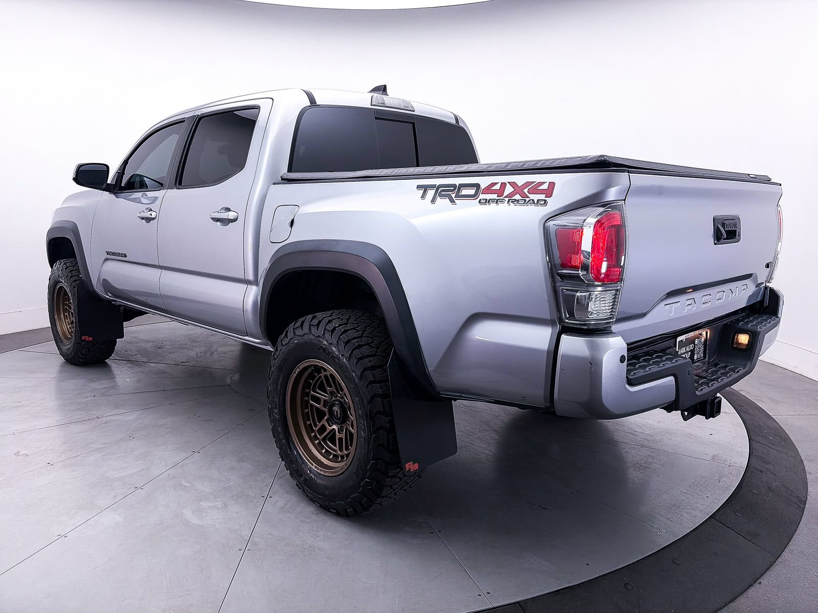Used 2021 Toyota Tacoma TRD Off-Road w/ Technology Package AWD/4WD image 16