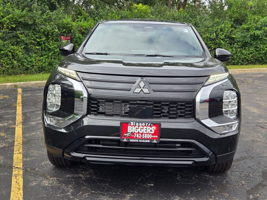 New 2026 Mitsubishi Outlander LE AWD/4WD image 2