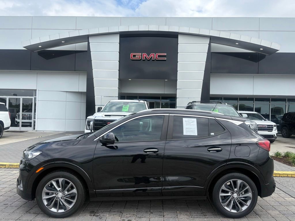 Used 2023 Buick Encore GX Select w/ Sport Touring Package FWD image 1