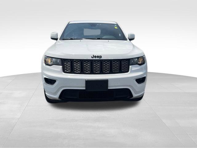 Used 2017 Jeep Grand Cherokee Altitude AWD/4WD image 2