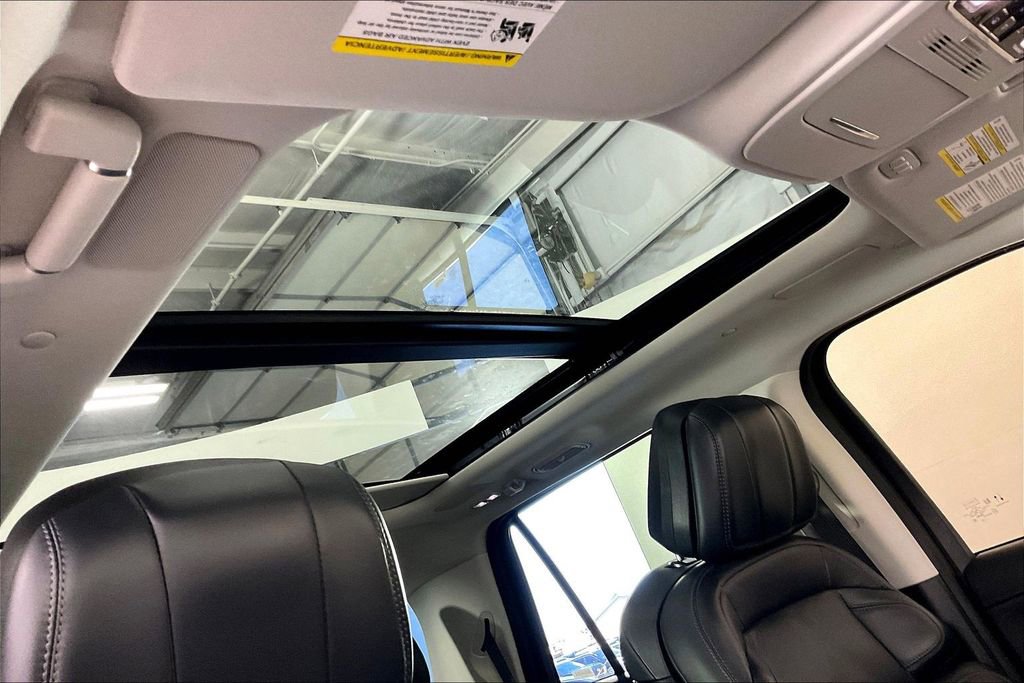 Used 2025 Lincoln Navigator Reserve image 22