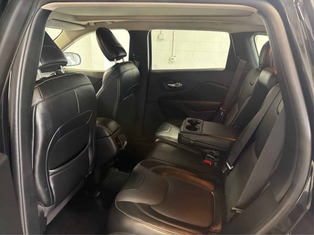 Used 2014 Jeep Cherokee Limited w/ Luxury Group AWD/4WD image 10