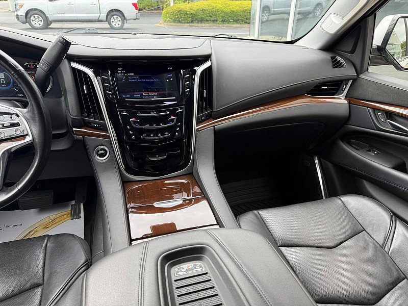 Used 2020 Cadillac Escalade ESV Luxury AWD/4WD image 12