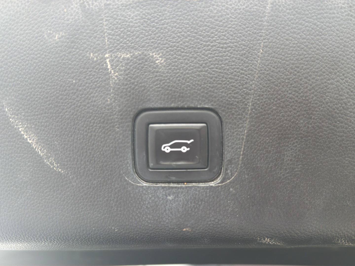 Used 2021 Chevrolet Traverse RS FWD image 16