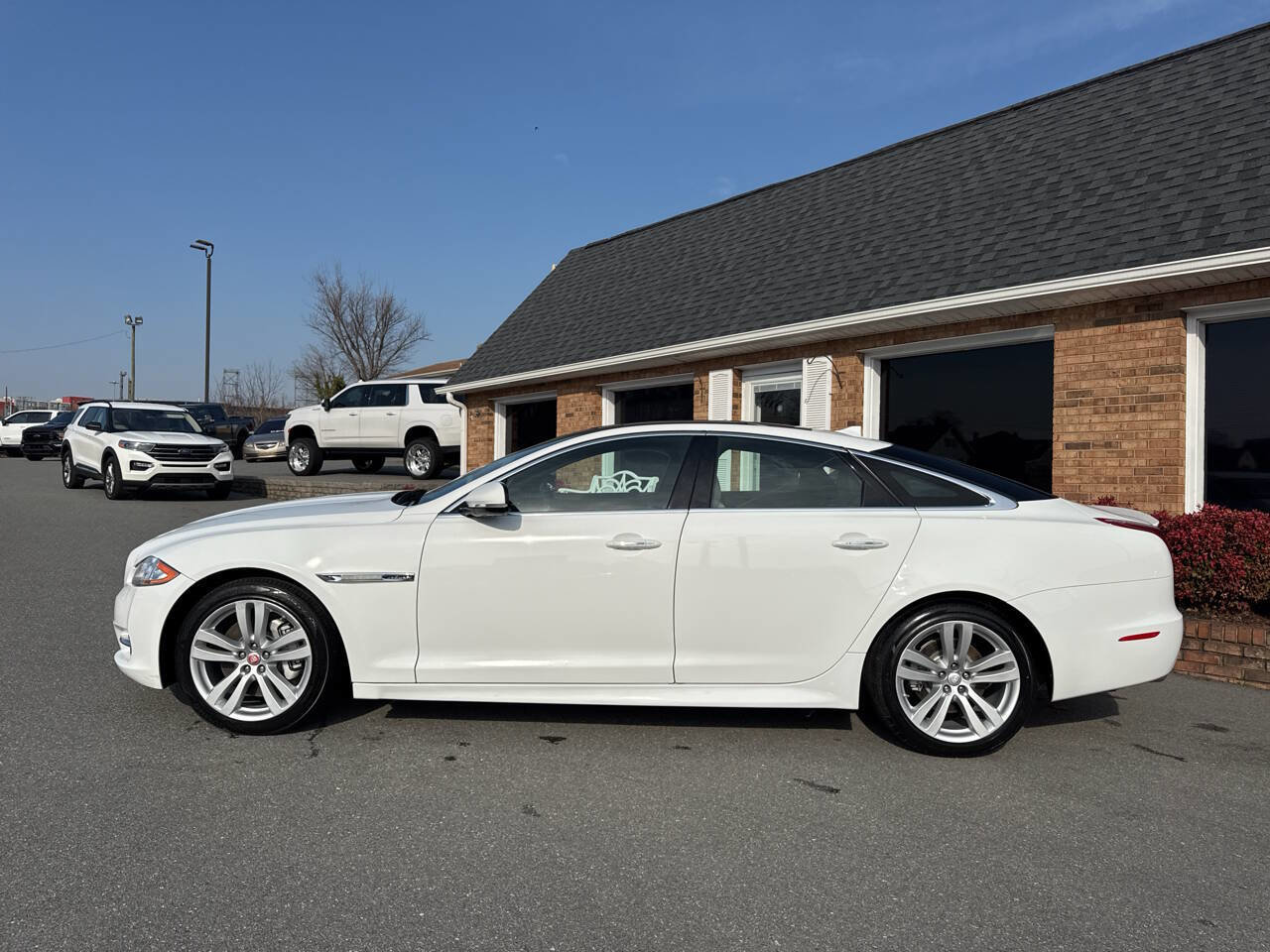 Used 2015 Jaguar XJ AWD image 12