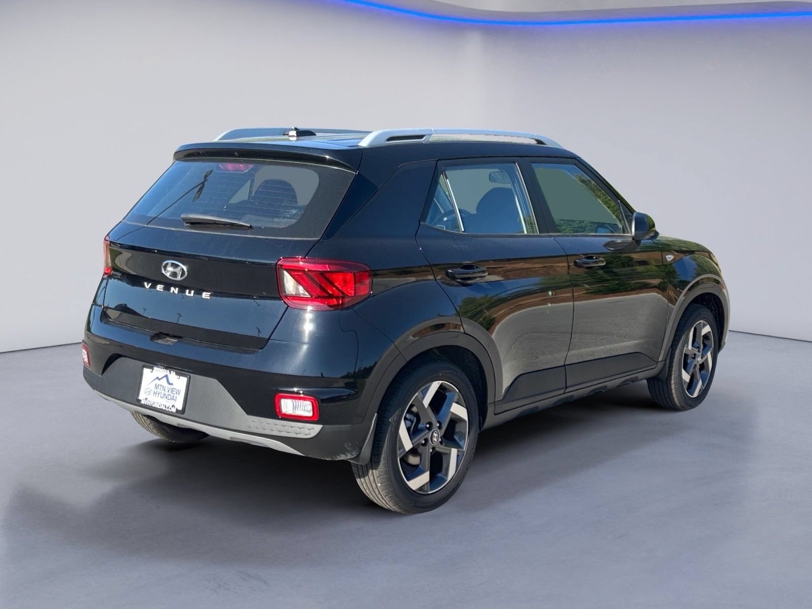 Used 2026 Hyundai Venue SEL FWD image 6