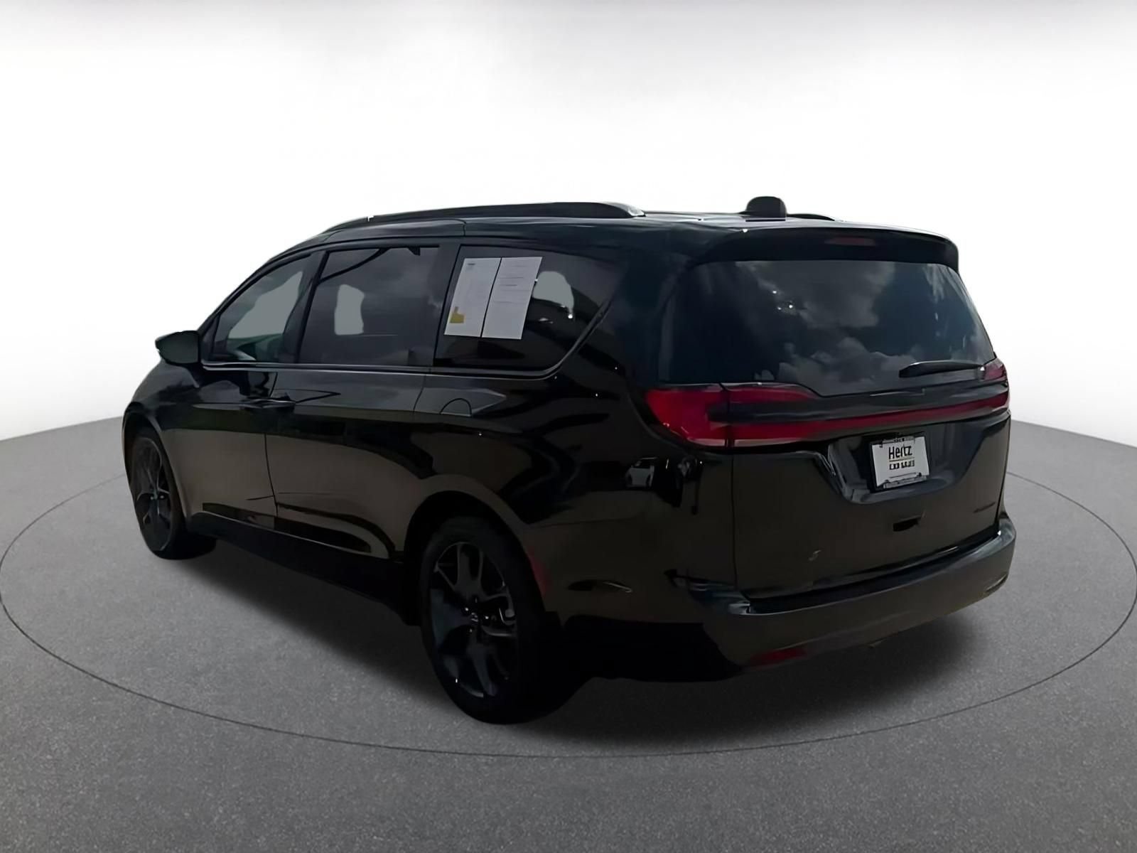 Used 2025 Chrysler Pacifica Limited FWD image 10