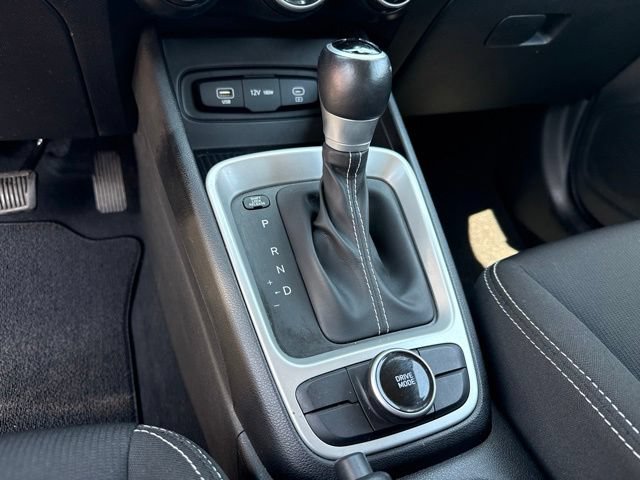 Used 2023 Hyundai Venue SEL FWD image 7