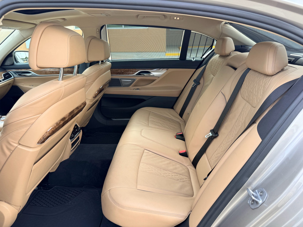Used 2018 BMW 750i RWD image 26