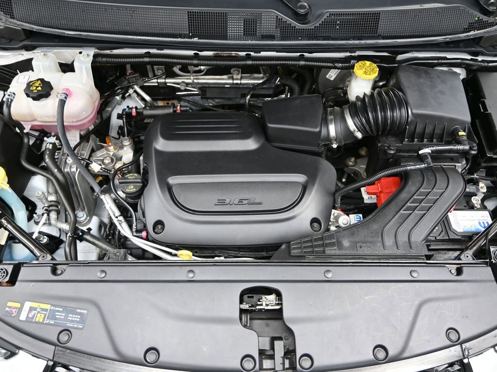 Used 2022 Chrysler Pacifica Touring-L w/ Uconnect Theater Family Group image 55