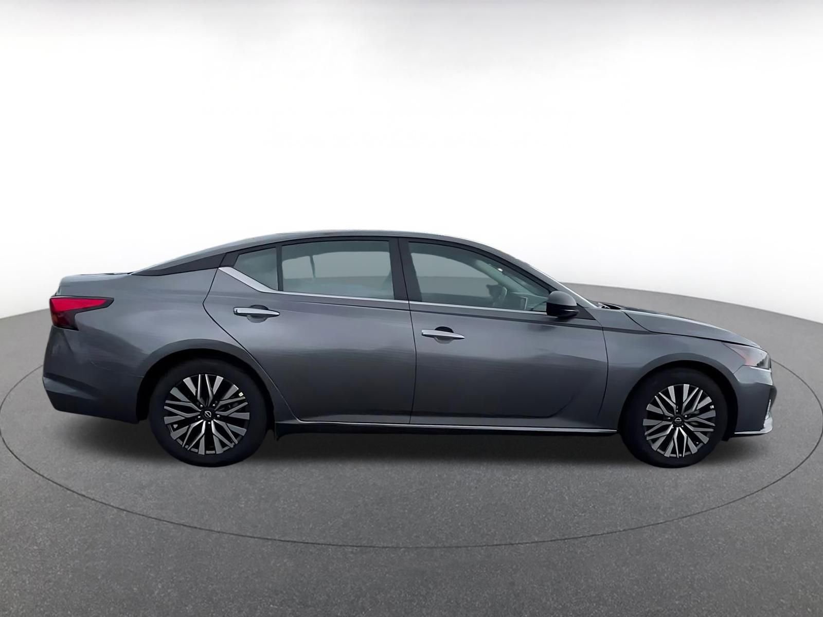 Used 2025 Nissan Altima 2.5 SV FWD image 16