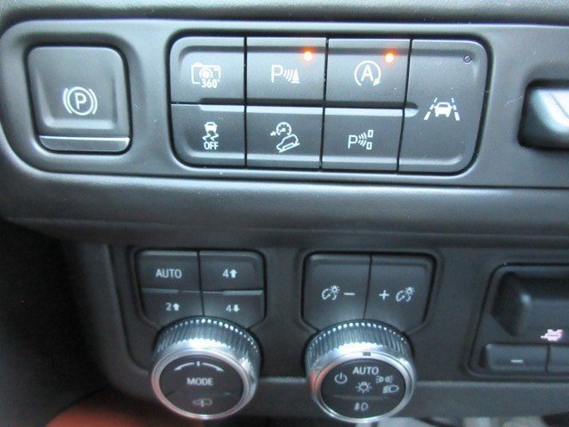 Used 2023 GMC Yukon XL Denali Ultimate AWD/4WD image 28