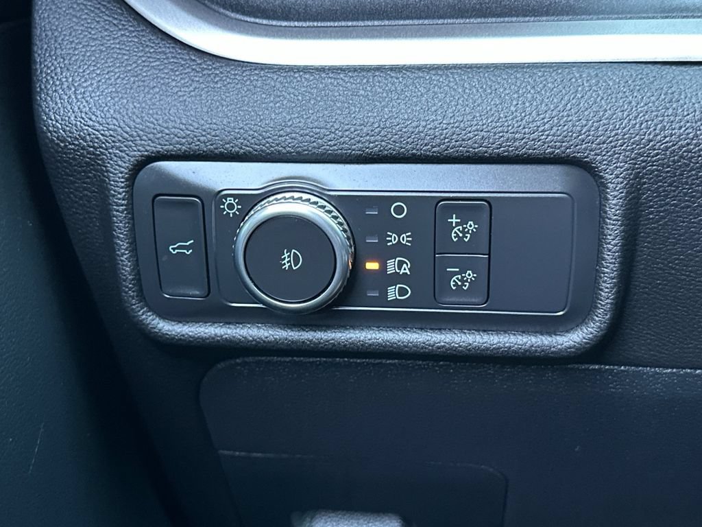 Used 2022 Ford Explorer XLT w/ Equipment Group 202A AWD/4WD image 36