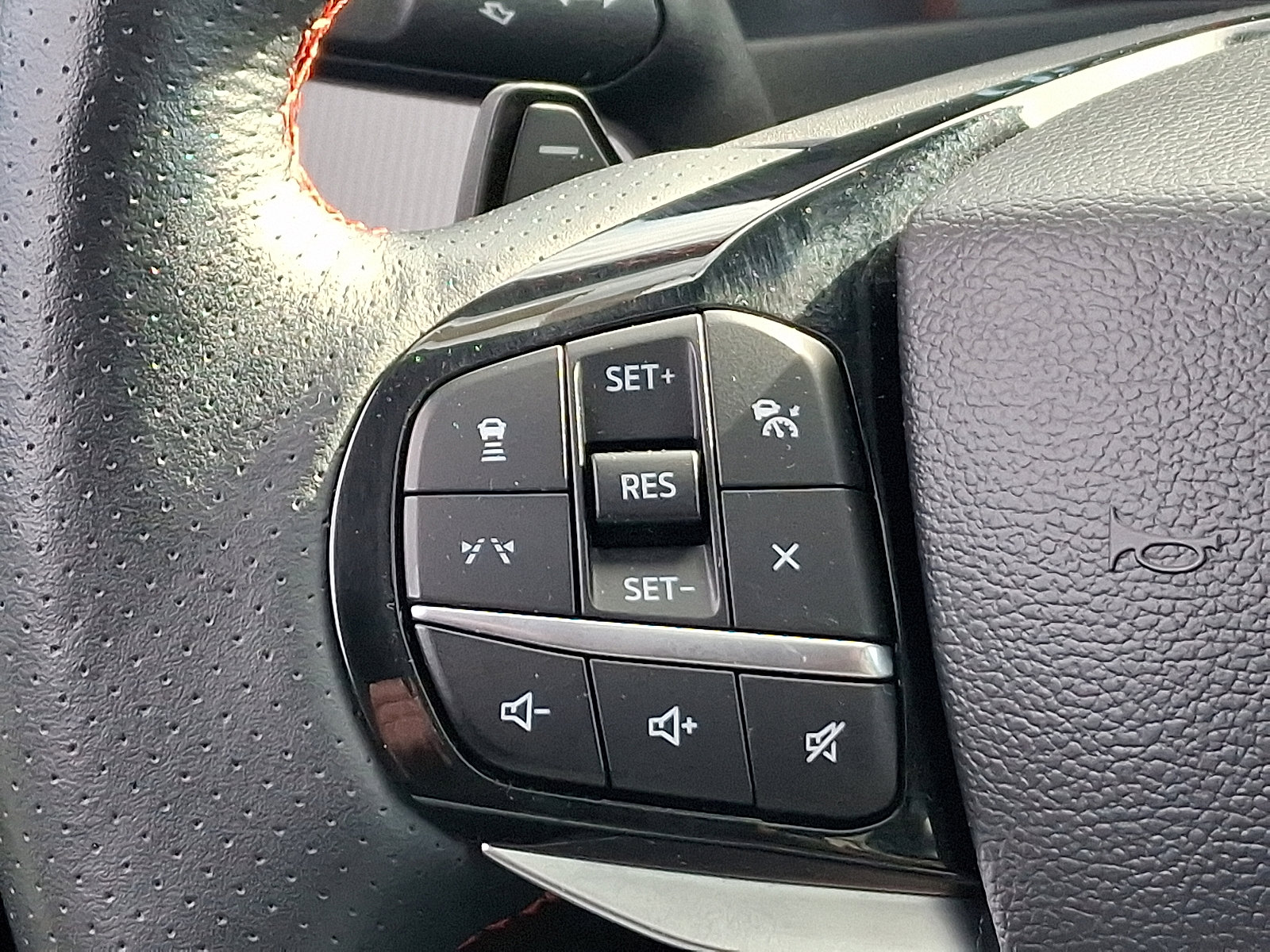 Used 2025 Ford Explorer ST image 22