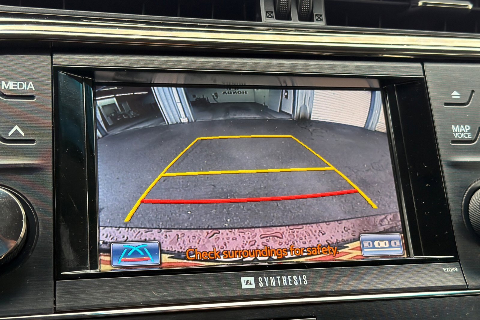 Used 2014 Toyota Avalon Limited image 18