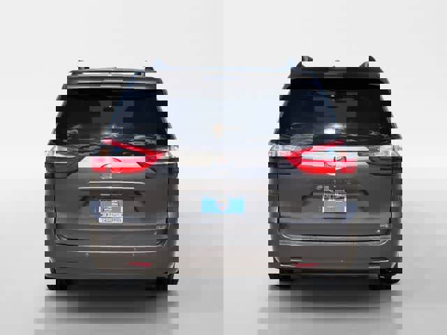 Used 2017 Toyota Sienna XLE w/ XLE Navigation Package image 4
