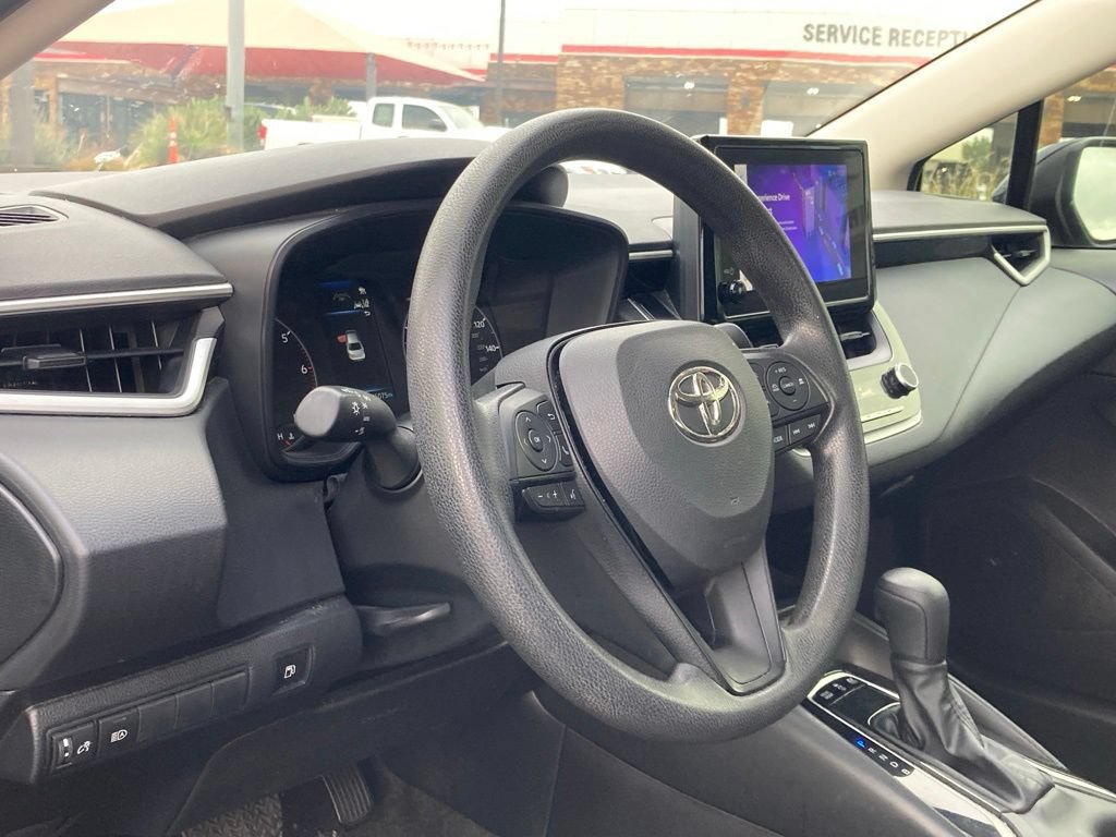 Used 2025 Toyota Corolla LE FWD image 8